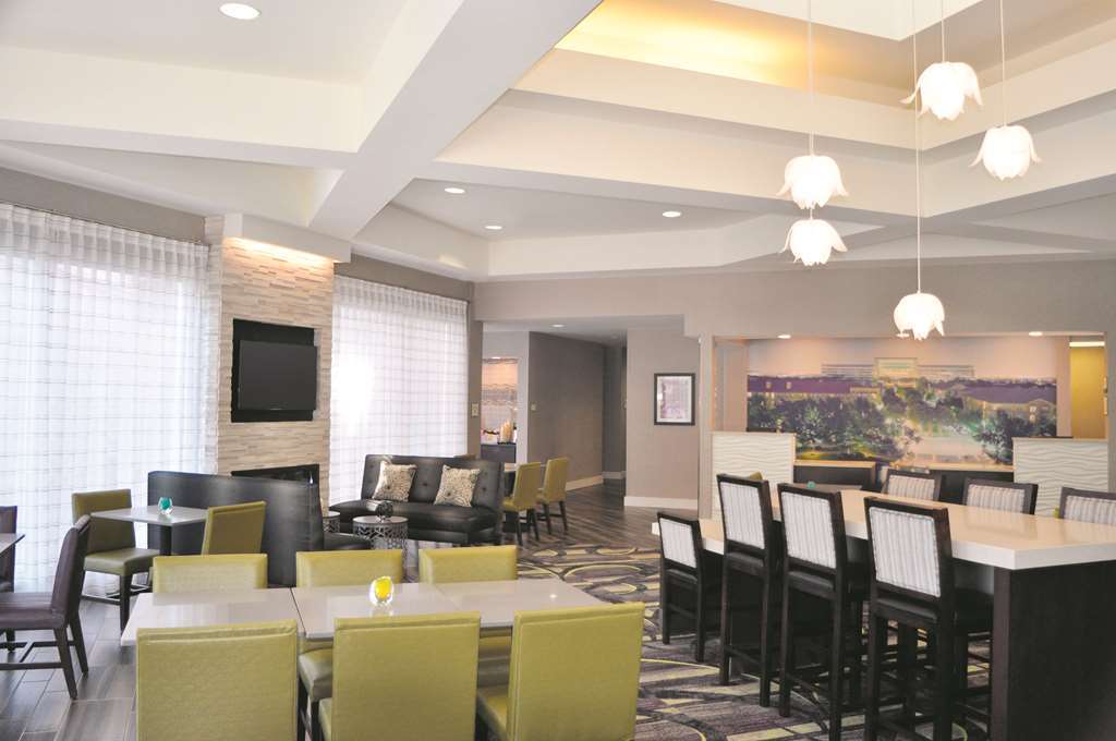 La Quinta By Wyndham Dallas Plano West Restaurant photo